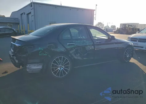 2021 Mercedes-Benz C 300 z USA, uszkodzony, nr VIN W1KWF8DBXMR636161